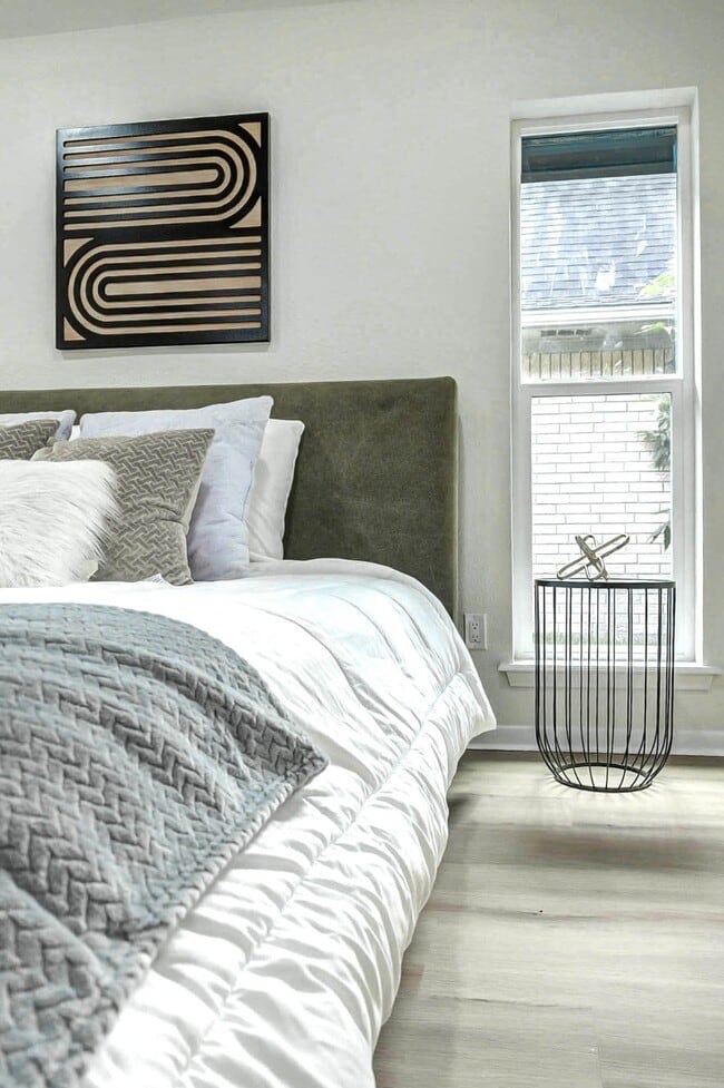 Building Photo - 3351 S Sutton Square