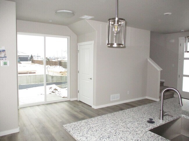 Foto del edificio - 3 Bed, 2.5 Bath Home in Berthoud - Built 2024 - 2-Car Garage, Home is facing the Mountains