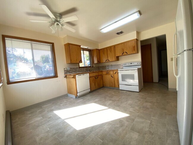 Foto del edificio - Move in Special-$500 off 1st Month’s Rent. 2 Bedroom | 1 Bathroom Home in The Dalles, OR