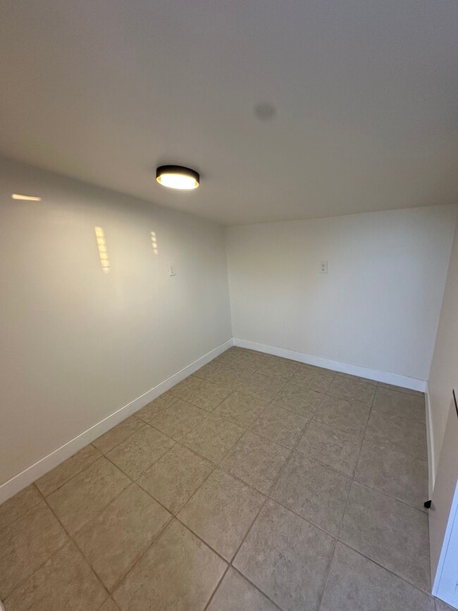 Building Photo - 25587 Lane St