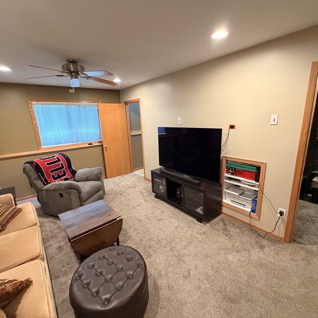 Building Photo - 9205 Orchard Cir