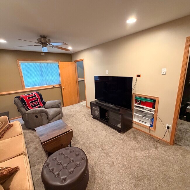 Foto del edificio - 9205 Orchard Cir