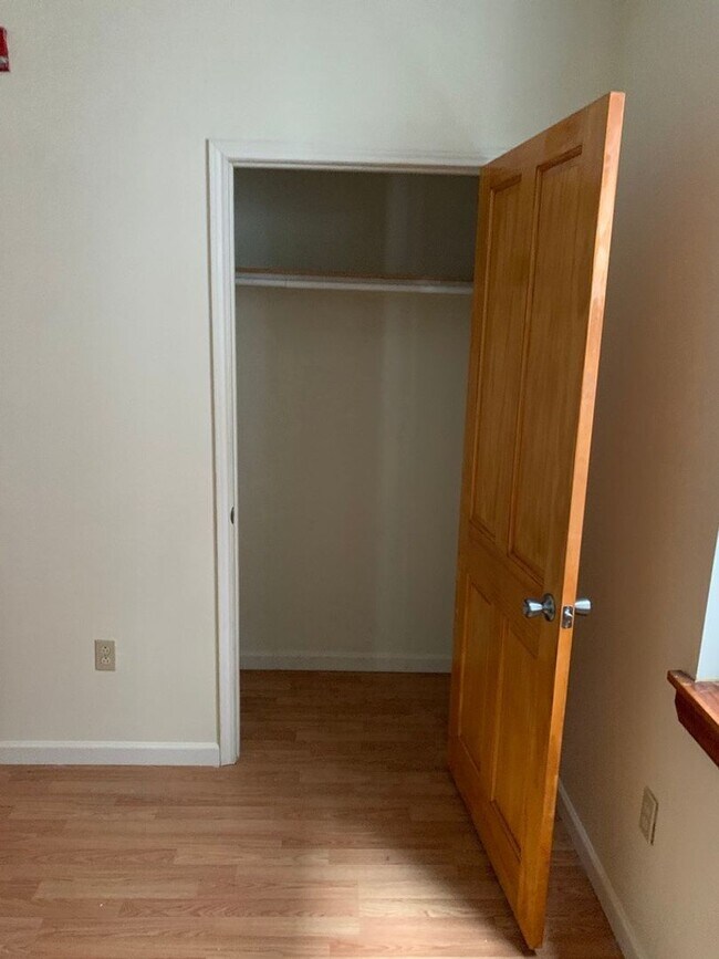 Foto del edificio - 4630 Woodland Ave.