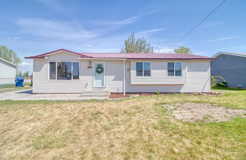 Primary Photo - 924 16th Dr