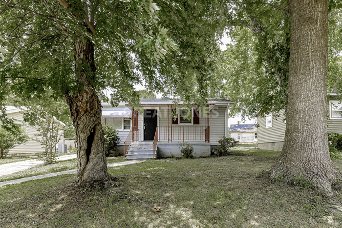 Primary Photo - Charming 2 Bedroom in Maiden!