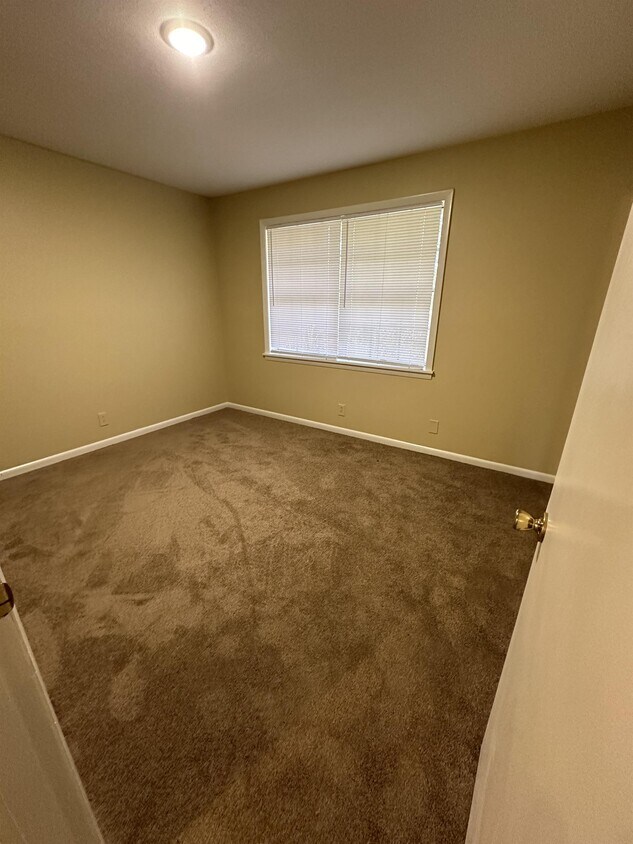 Building Photo - 109 Bush Cir
