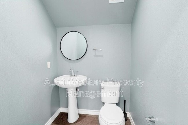Foto del edificio - 15801 Crissom Ln