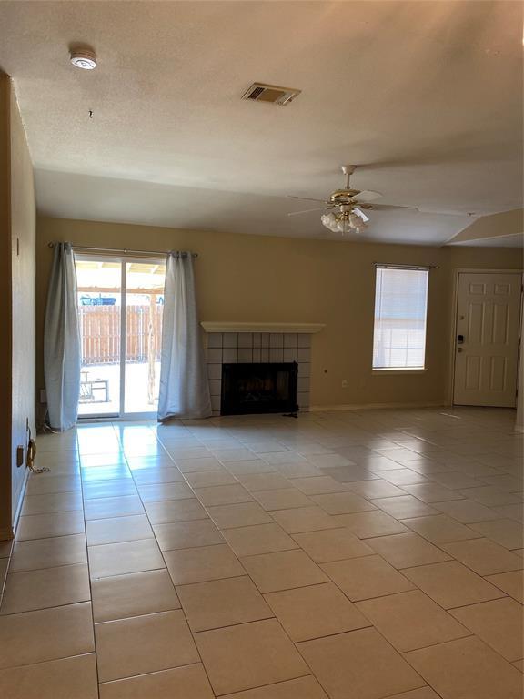 Foto del edificio - 5600 Cherry Creek Dr