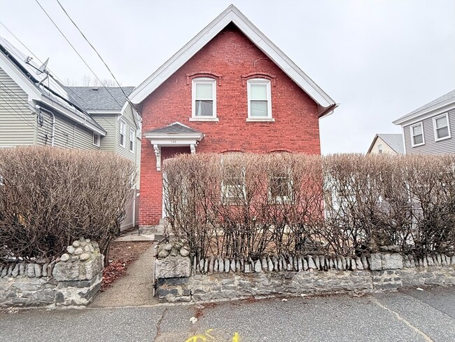 Building Photo - 142 Abbott St