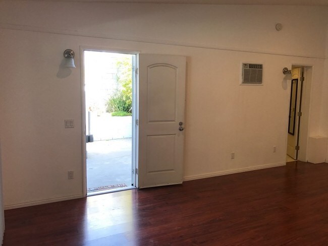 Foto del edificio - 5909 Lockhurst Dr