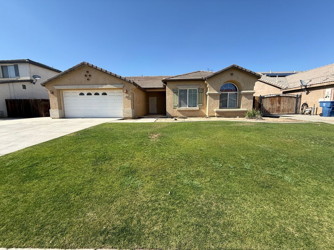 Foto principal - Beautiful 4 Bedroom in NW!