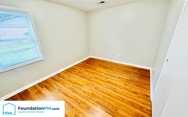 Building Photo - 8261 Robena Ln