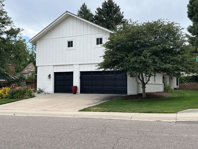 Building Photo - 10739 E Crestridge Cir