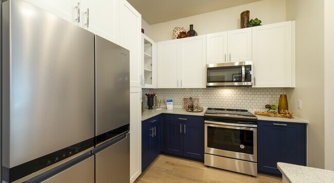 Building Photo - One-Bedroom Apartment in Trendy Neighborhood.