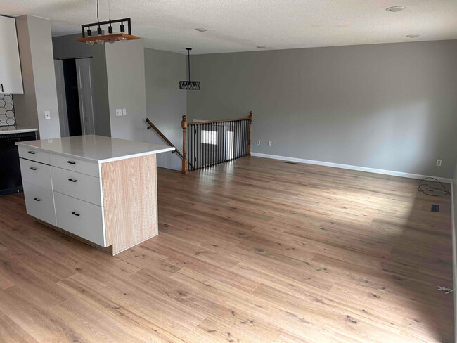 Building Photo - 428 Arion St E