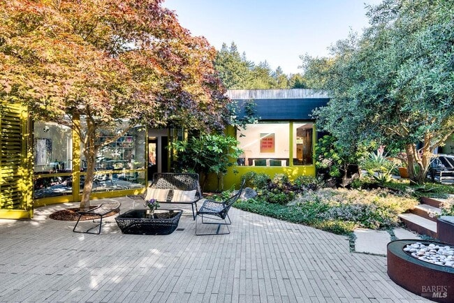 Building Photo - 162 Throckmorton Ave