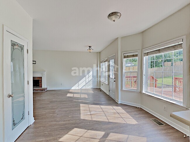Foto del edificio - 2709 Aston Woods Ln