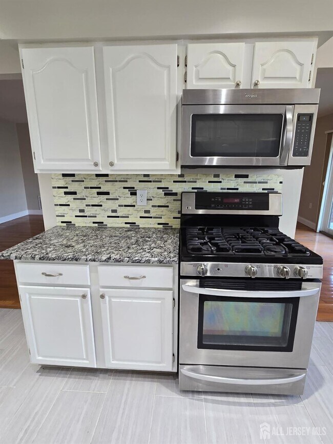 Foto del edificio - 144 Beverly Hl Ter