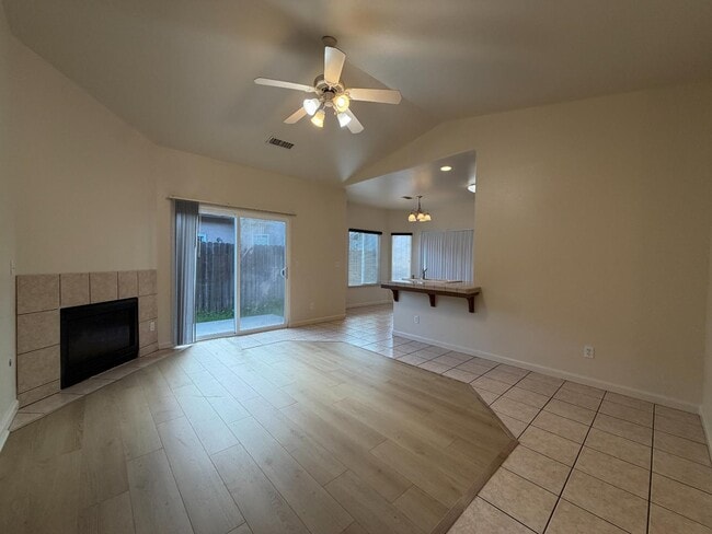 Foto del edificio - 4723 W Clinton Ave