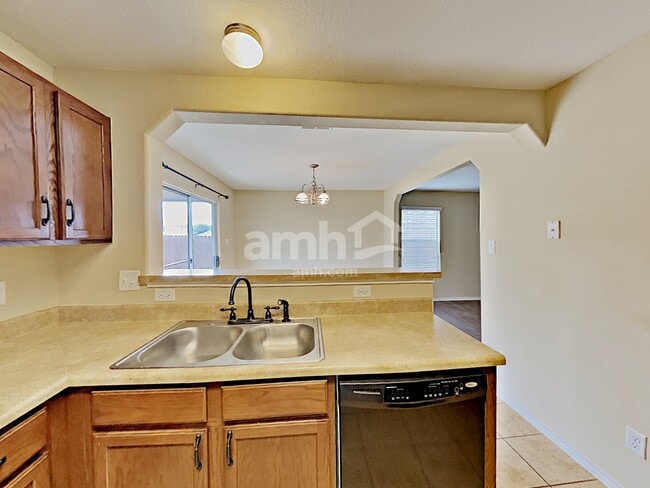 Foto del edificio - 9210 Pacific Maple