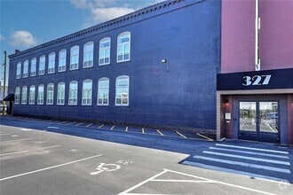 Building Photo - 327 Pine St