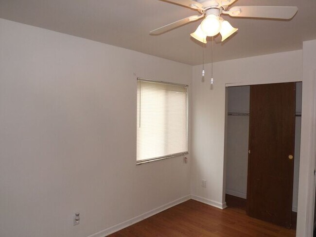 Foto del edificio - COMING SOON! Updated 2 bed 1 bath Condo