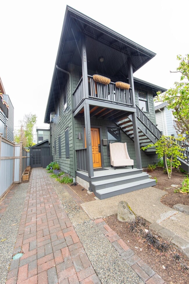 Photo - 1208 E Barclay Ct (Seattle, WA) House