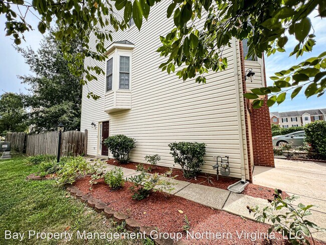 Foto del edificio - 3 br, 2.5 bath House - 11912 Hayes Station...