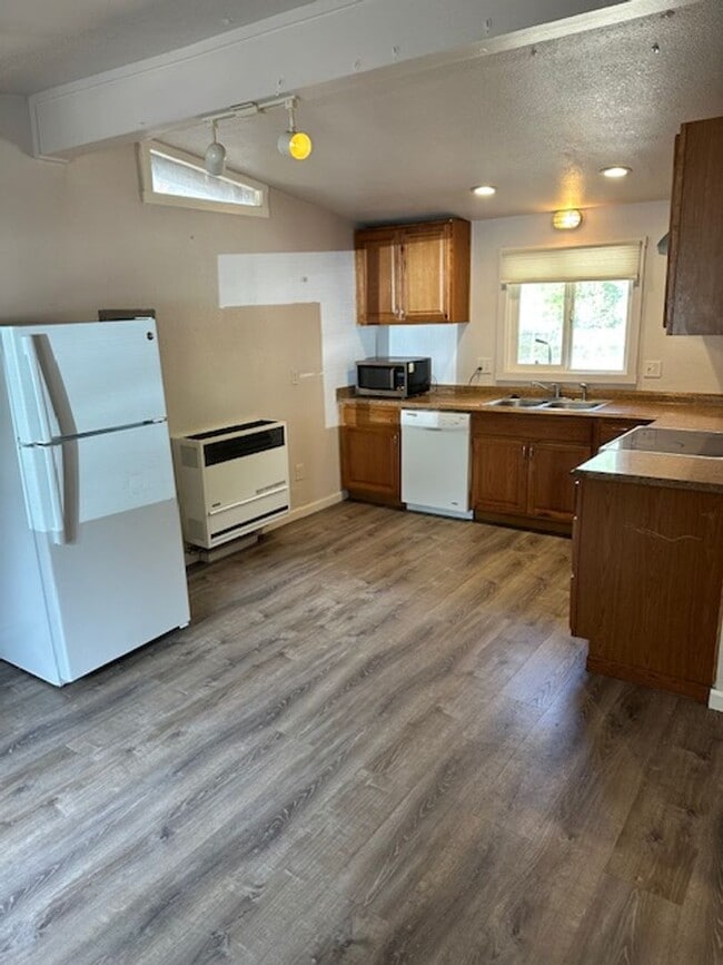 Building Photo - 905 Lapham Dr