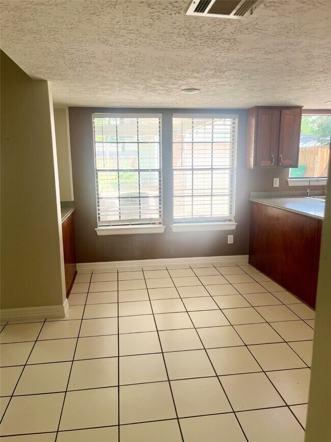 Foto del edificio - 3130 Beaver Glen Dr