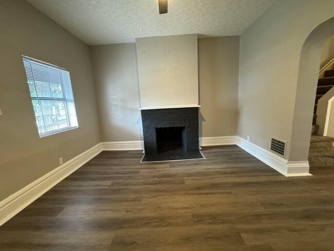 Foto del edificio - 99 Whitethorne Ave