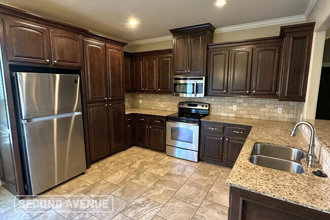 Building Photo - 11100 Arbor Lake Dr