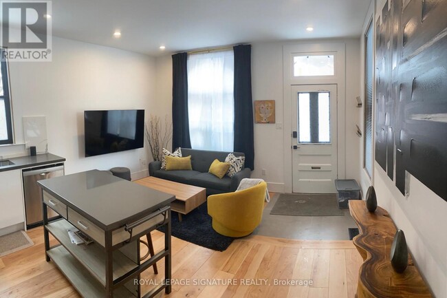 Building Photo - 109 Charlton Ave W