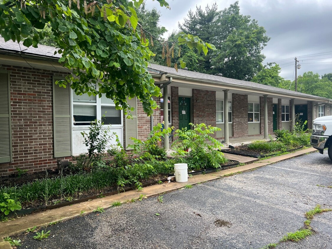 Inviting 2-Bedroom, 1-Bath Ground Floor Apartment in a Peaceful Neighborhood - Inviting 2-Bedroom, 1-Bath Ground Floor Apartment in a Peaceful Neighborhood