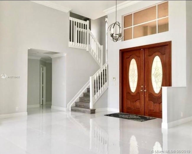 Building Photo - 1243 Manor Dr S
