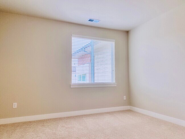 Foto del edificio - 14351 E Tennessee Ave
