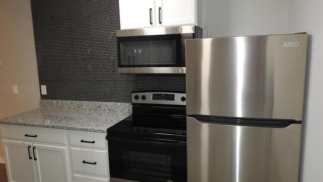 Foto del edificio - 5928 Elmwood Ave
