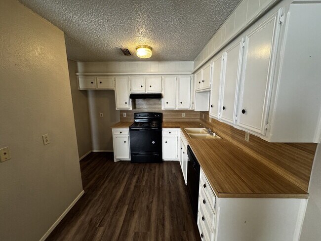 Foto del edificio - Beautiful One Bedroom Quadruplex on Cul-de...