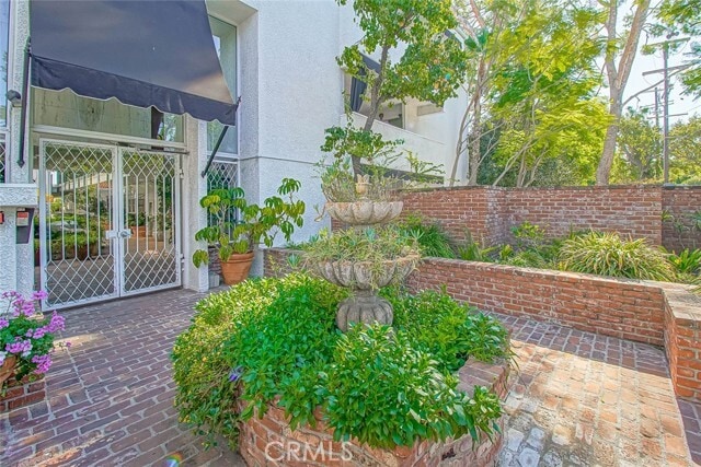 Building Photo - 4950 Louise Ave