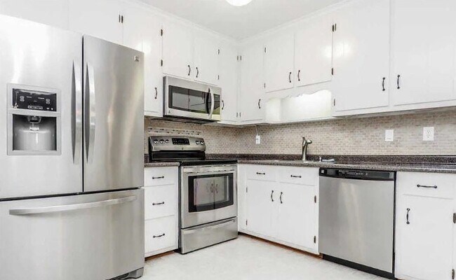 Foto del edificio - 912 Snow Hill Rd