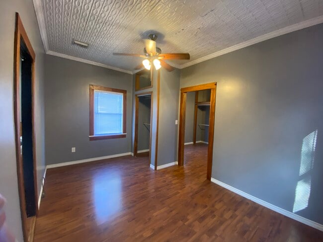 Bed 2 - 921 4th St