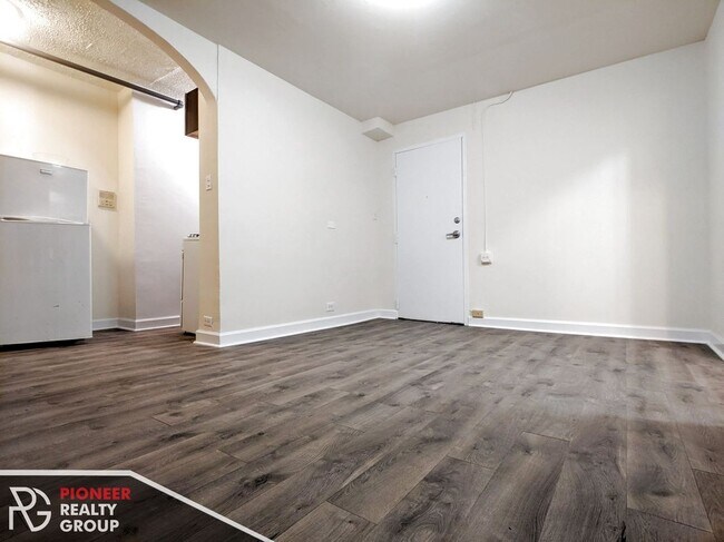 Building Photo - 2600 N Kimball Ave