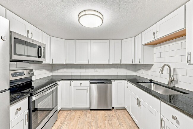 Foto del edificio - 10765 W 7th Pl