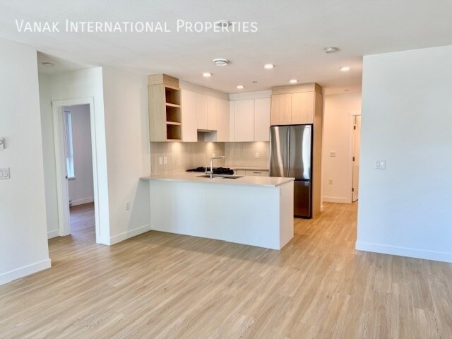 Photo principale - Bright 3 Bed 2 Bath Corner Unit in Burquitlam