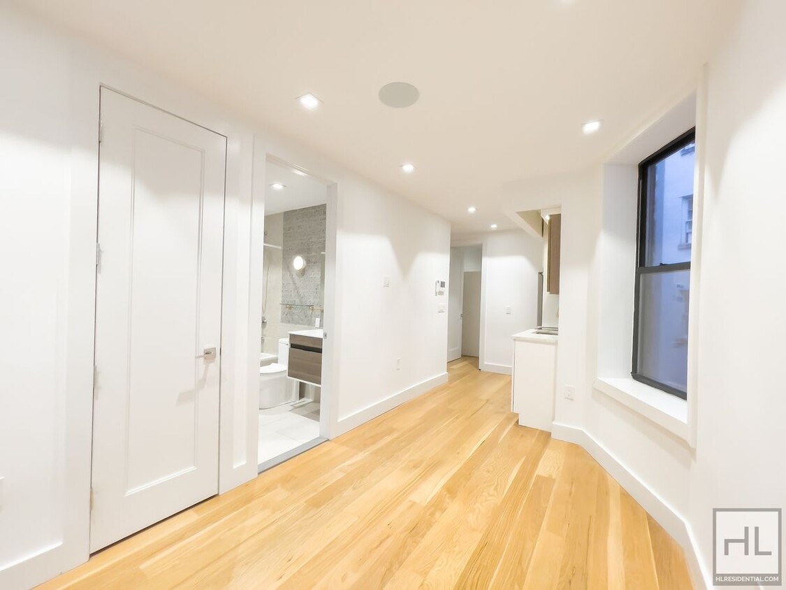 Foto principal - Upper East Side / 2-Bed 1-Bath / Newly Ren...