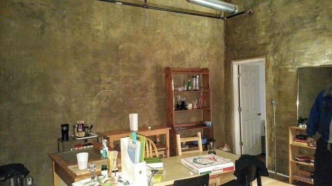 Interior Photo - 822 N Broad St