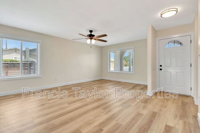 Foto del edificio - 568 Larchwood Dr