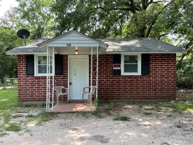 Primary Photo - 107 Roberts St