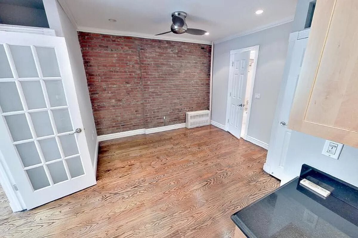 Primary Photo - 420 E 9th St