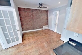 Building Photo - 420 E 9th St